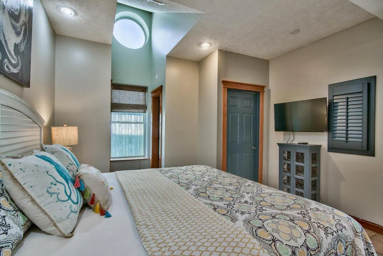 Beachcomber - Beachfront With Pool And Hot Tub - On The Beach! Panama City Beach 0*,  USA